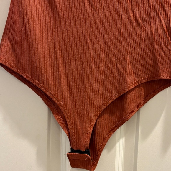BLVD Terracotta V-Neck Bodysuit - Picture 4 of 7